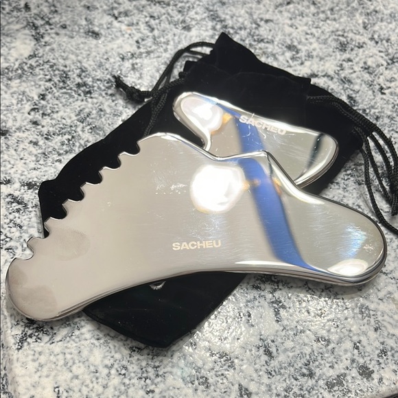 Sacheu Silver Gua Sha Set with Pouch - Picture 2 of 2